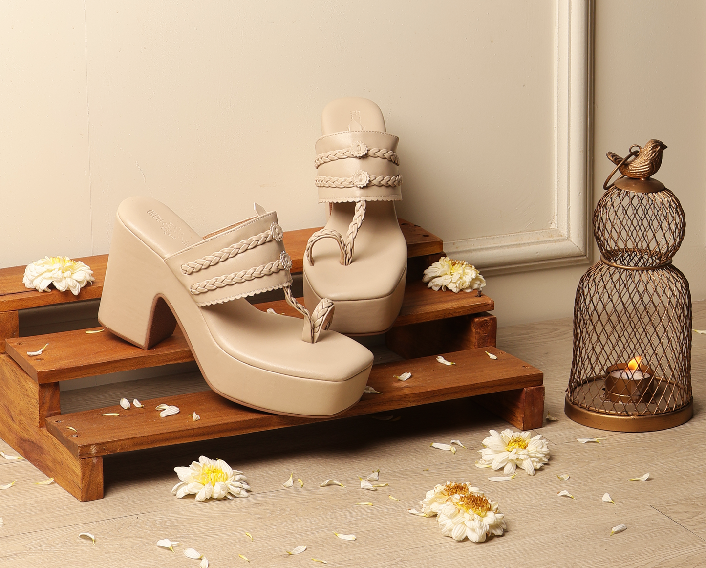 Mehr – Beige Kolhapuri Wedges
