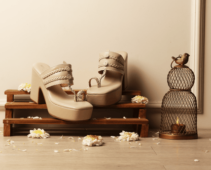 Mehr – Beige Kolhapuri Wedges